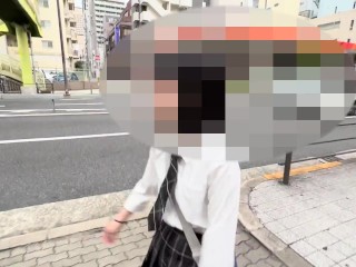 【※放課後玄関挿入※】18歳の黒髪合法JKがコンビニでお菓子を買ったあとアパートの玄関で制服のまま生ハメ