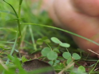 look at my dirty feet on the grass