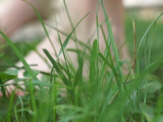 look at my dirty feet on the grass