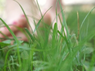 look at my dirty feet on the grass