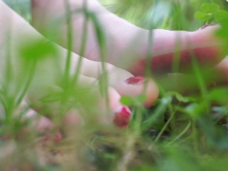 look at my dirty feet on the grass