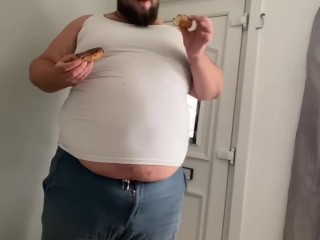 Feeding your Fat Builder! Ruining his diet roleplay! Feedee FeedJeezy