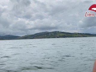 LINA HENAO SE MASTURBA EN UN KAYAK EN EL LAGO CALIMA MIENTRAS HAY TURISTAS CERCA 🚤 - EXHIBICIONISMO