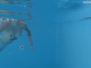 Finnish blonde tattooed pornstar Mimi underwater