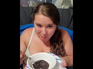 Daddy makes Kitten a CUM covered lava cake! 