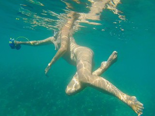 Underwater CLOSE UP PEE and Naked Swimming