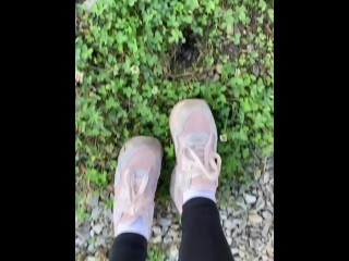 Cleaning shoes instruction, white socks remove to wash for you