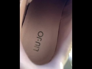 Cleaning shoes instruction, white socks remove to wash for you