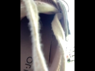 Cleaning shoes instruction, white socks remove to wash for you