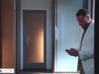 VIXEN Insatiable beauty Willow mixes business with pleasure