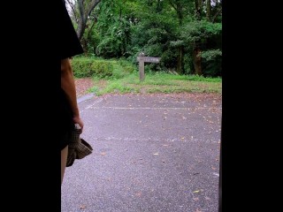 【縦動画・高画質】公園の駐車場で露出しました…！