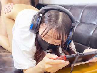 ゲーム中の彼女におもちゃでイタズラして痙攣アクメ。そのまま挿入して中出し　日本人/素人/ハメ撮り/個人撮影/美女/まろちゃんねる