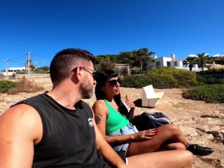 Argentina le chupa la pija a español en la playa y se la coge - Moli23 & Antonio Mallorca