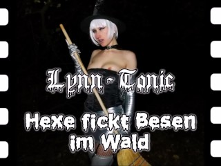 Hexe fickt Besen im Wald