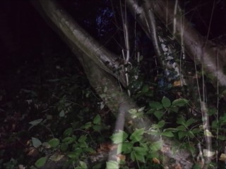 Hexe fickt Besen im Wald