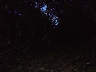 Hexe fickt Besen im Wald