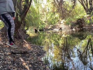 MILF dressed in leggings pissing in the river