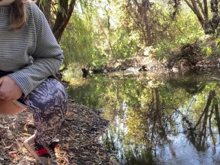 MILF dressed in leggings pissing in the river