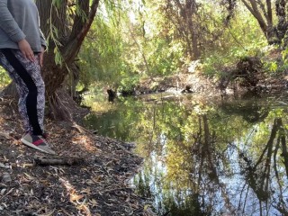 MILF dressed in leggings pissing in the river