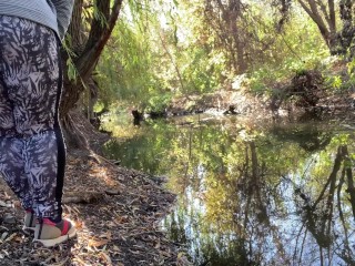 MILF dressed in leggings pissing in the river