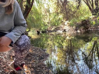 MILF dressed in leggings pissing in the river