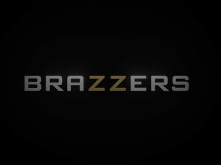 Bone Cracking Fornication - Lexi Luna / Brazzers