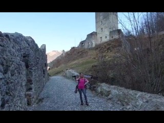 Öffentlich bei Burgführung in Burgruine von Besucher abgefickt