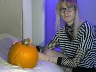 Transgender fucks and reviews several different gourds and squashes