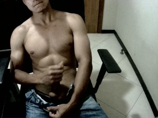 Big dick, hot mouth and shirtless piebald wants to cum.