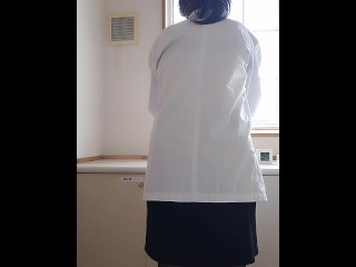 クリニック内  白衣　黒ブラ透け　ブラチラ