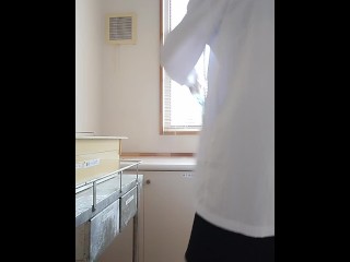 クリニック内  白衣　黒ブラ透け　ブラチラ