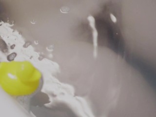 Lily plays with a rubber duck and masturbates in the bathtub with a sex toy