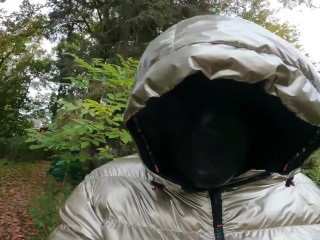 Latexmaske ohne Öffnungen outdoor mit Goldener Bognerjacke