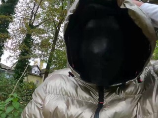 Latexmaske ohne Öffnungen outdoor mit Goldener Bognerjacke