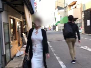 『個人撮影』巨乳熟女にピタッと白ワンピでノーブラ散歩＆お買い物♡ポッチが。 japanese/hentai/asian/milf/step mom/big tits/日本人/熟女/巨乳/素人/潮吹き
