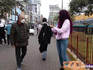 Pelirroja vendedora de polos pillada en las calles de Gamarra-Lima, termina siendo embarazada