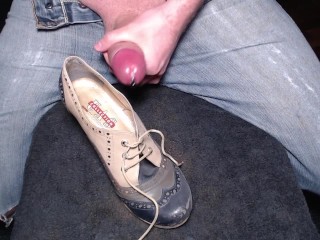 I was so horny, had to cum all over my stepsister's shoe