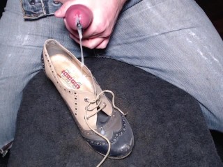 I was so horny, had to cum all over my stepsister's shoe
