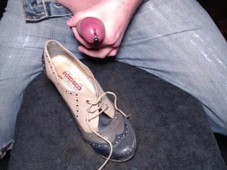 I was so horny, had to cum all over my stepsister's shoe