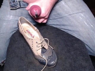 I was so horny, had to cum all over my stepsister's shoe