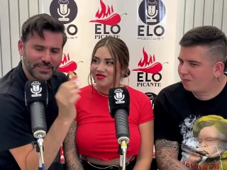 Entrevista con Elo Podcast termina en una mamada y mucho cum - Sara Blonde - Elo Picante