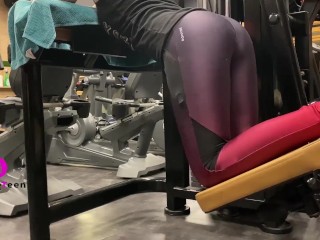 My yoga pants makes me so horny in the gym so i need a fuck