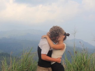 How to kiss like in a movie scene? Scenic kissing in Sri Lanka!