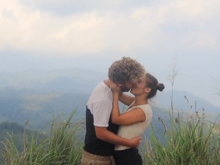 How to kiss like in a movie scene? Scenic kissing in Sri Lanka!