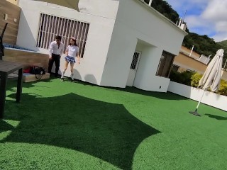 colegiales follan en la terraza del colegio y son captados por una cámara de seguridad.