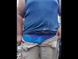 Masturbando y sacudiendo el pene