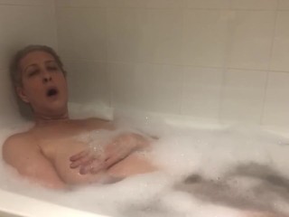 Maggie Moon rubbing pussy in the bathtub