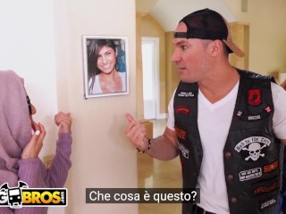 MIA KHALIFA - Il mio ragazzo non vuole farmi fare un rapporto a tre, quindi ho fatto sesso