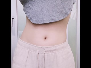 大奶妹每天都要玩肚脐到高潮，Hot Titties Asian Likes Belly Button Fetish