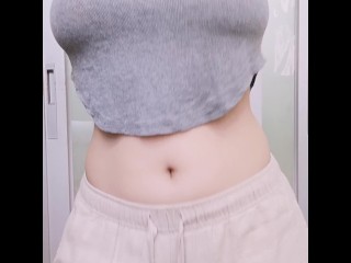 大奶妹每天都要玩肚脐到高潮，Hot Titties Asian Likes Belly Button Fetish
